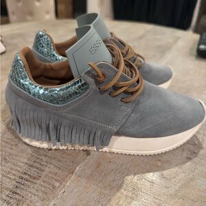 ESSE Gray Fringe Women's Sneakers